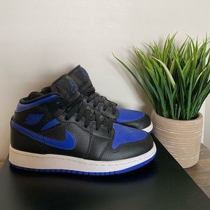 2020
Air Jordan 1 Mid 'Black Hyper Royal'